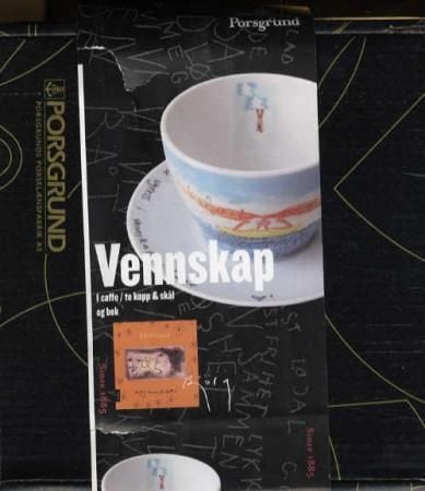 Vennskap. Gaveeske med kaffe/te-kopp og skål og boken Vennskap / Bjørg Thorhallsdottir