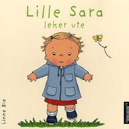 Lille Sara leker ute