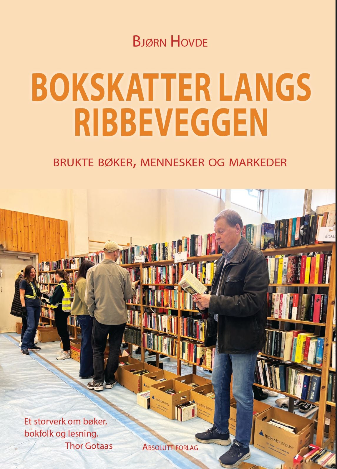 Bokskatter langs ribbeveggen