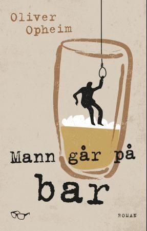 Mann går på bar